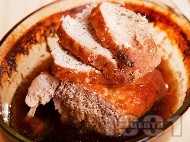 Крехко свинско месо от плешка печено с бира на фурна в йенска тава / тенджера / стъкло